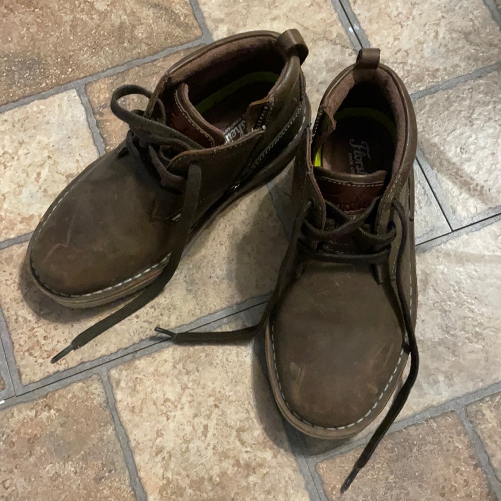 Boys boots